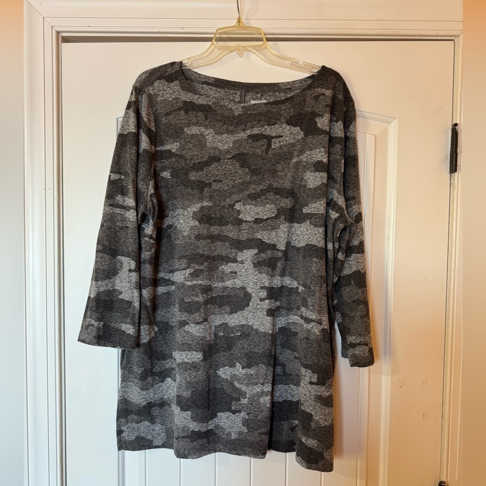 Duluth Trading Co Gray & Charcoal Camouflage Tunic Top